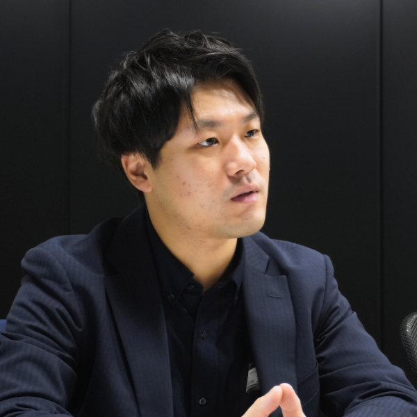 マクニカ　山田さん